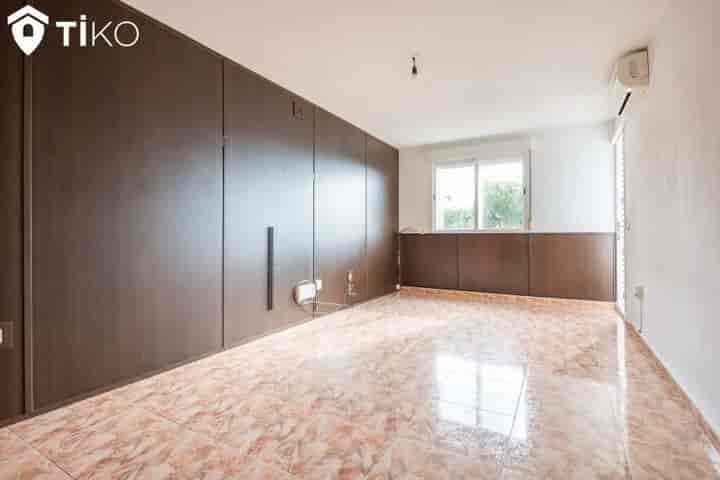 Bright 3-Bedroom Apartment with Terrace in Parla