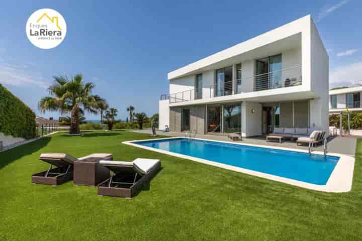 Stunning Home with Pool and Sea Views in Arenys de Mar