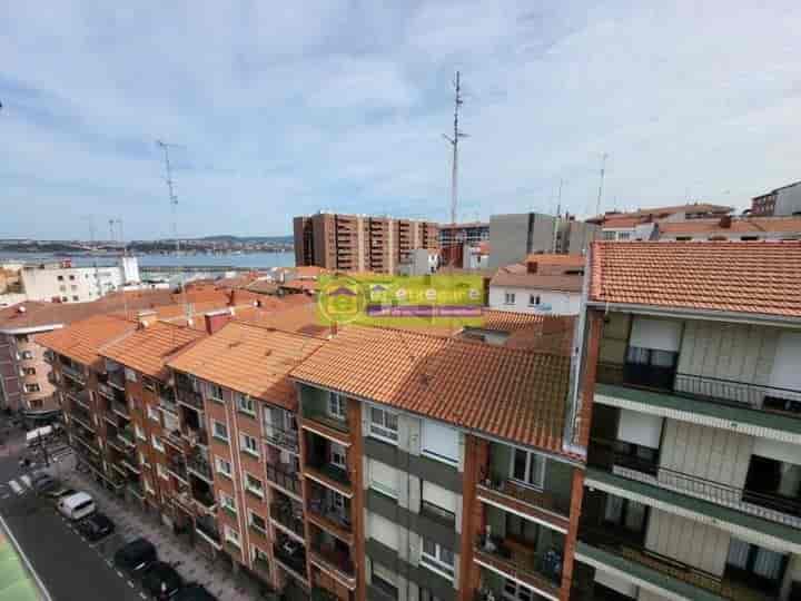 Sunny 7th-Floor Apartment with Stunning Views in Central Santurtzi