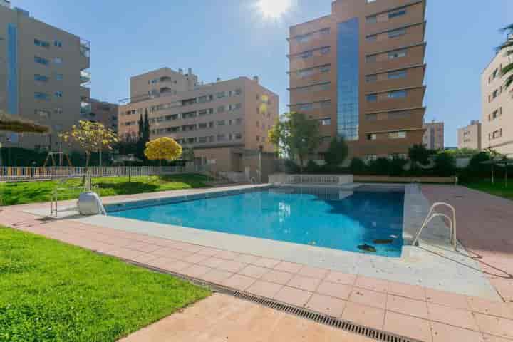 Stunning Penthouse for Sale in Granada - Campus Urbanization with Pool & Padel Court