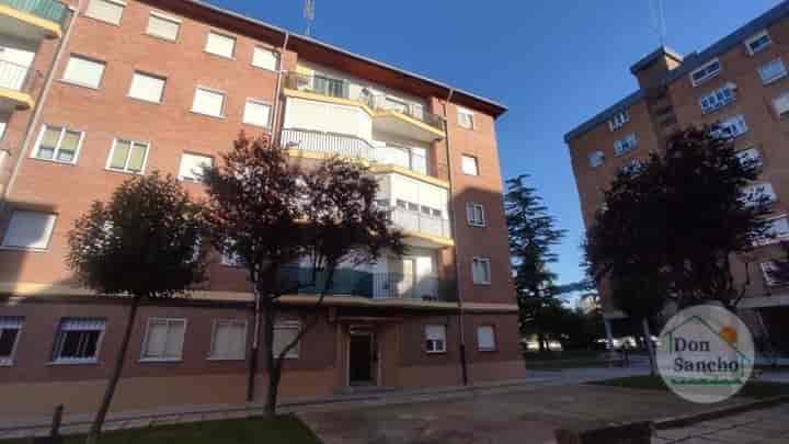 Spacious 3-Bedroom Corner Apartment in Huerta del Rey, Valladolid