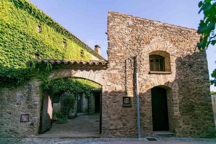 Charming Townhouse in Gualta (Baix Empordà) with Pool & Garden