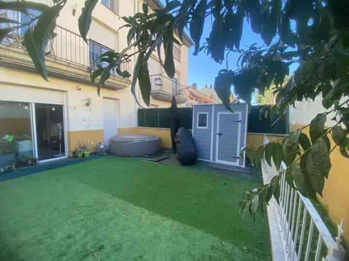 Charming Townhouse in Santa Oliva - Perfect for Family Living