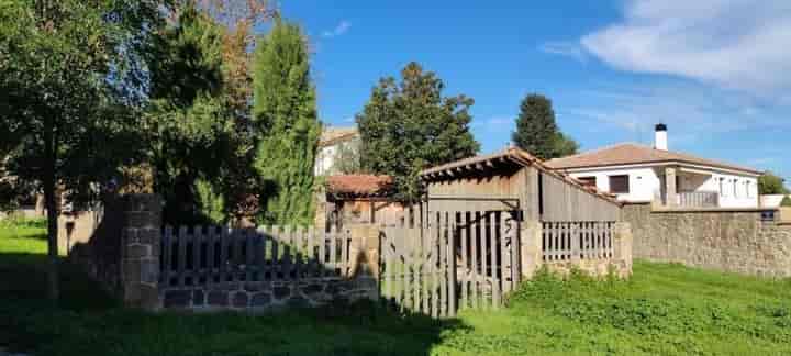 Charming Retreat in Cidones - Unique 334m2 Property with Spa and Sauna