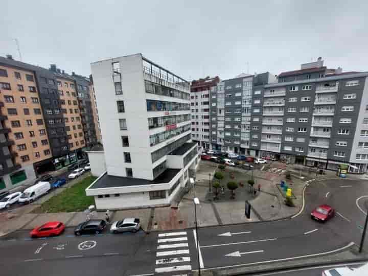 Bright & Spacious 3-Bedroom Apartment in Avilés