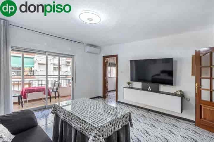 Cozy 3-Bedroom Apartment in Granada - Perfect Location!