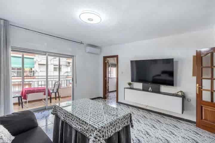 Charming 3-Bedroom Apartment in Granada, Just Steps from the Metro