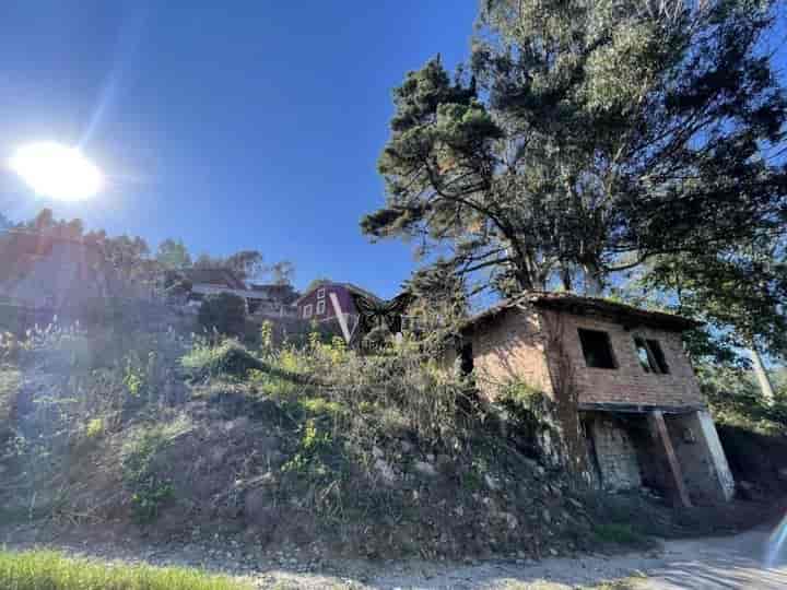 329 - Fixer-Upper Home in Salas with Mountain Views