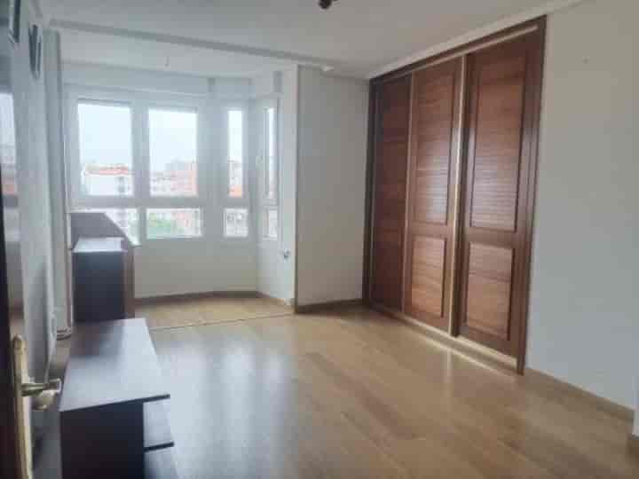 Spacious 105 m² Apartment in [Location] with Clear Views