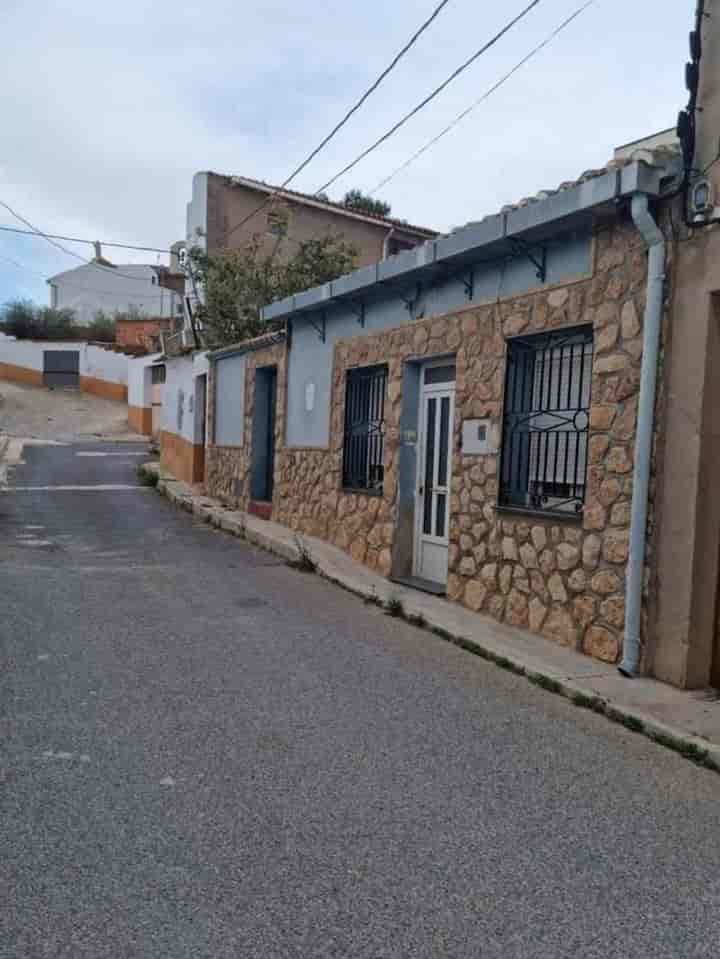 Charming Townhouse in the Heart of Caudete, Albacete