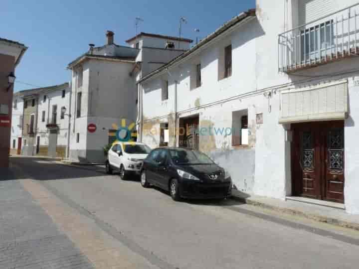 Charming Fixer-Upper em Albaida com Garagem e acesso Dual Street