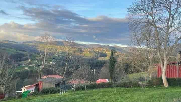 Charming Rural Home with Asturian Hórreo Near Pravia