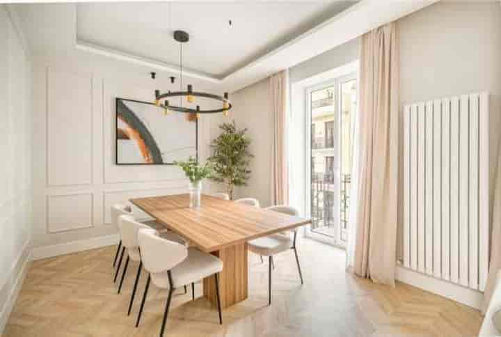 Luxury Living on Calle Lope de Rueda, Madrid