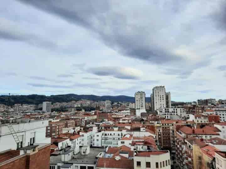 Stunning Sunny Apartment on Iparraguirre Street, Bilbao