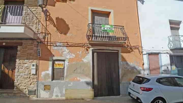 Charming Fixer-Upper Townhouse in Castell de Castells