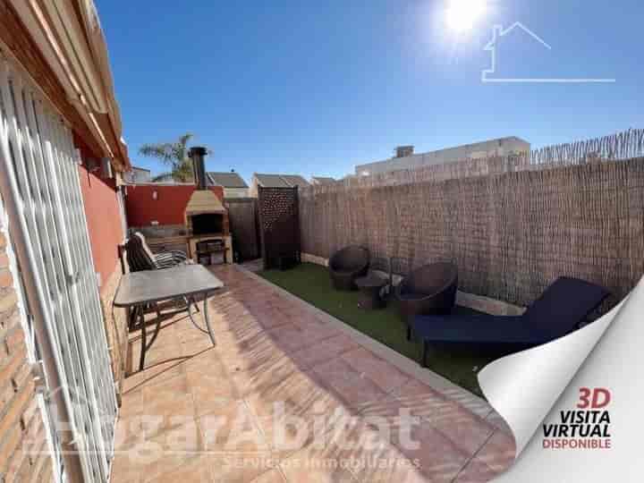 Stunning Townhouse with Terrace & BBQ in Plàcia Caravel.les, Valencia