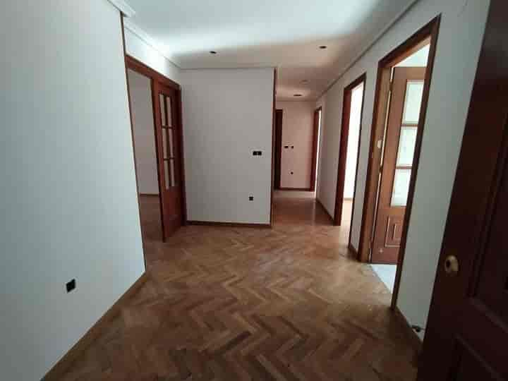 Spacious 3-Bedroom Apartment in Ponferrada's Upper Zone