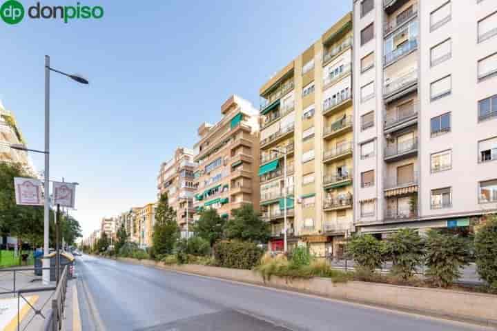 Spacious and Modern Apartment in Camino Ronda, Granada