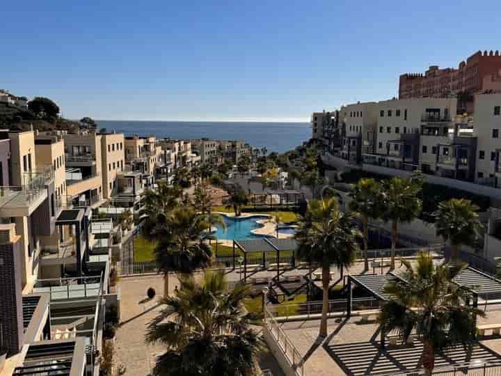 Perfect Playa de Cabriá Getaway: Spacious 3-Bedroom Apartment