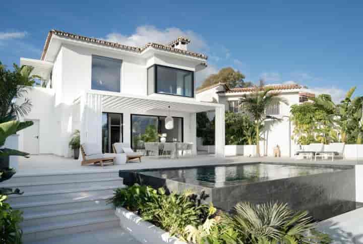 Superbe villa à Nueva Andalucía: Marchez vers Puerto Banús & Beach!