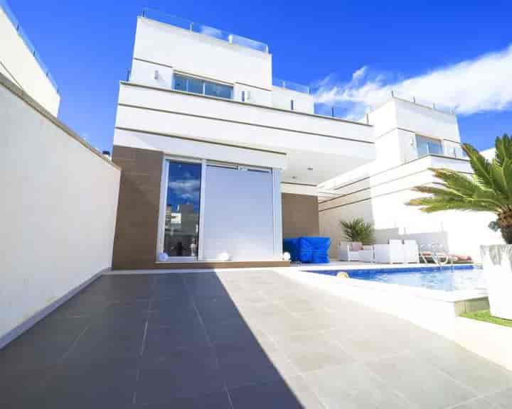 Charming 3-Bedroom Home with Pool in Lo Marabu