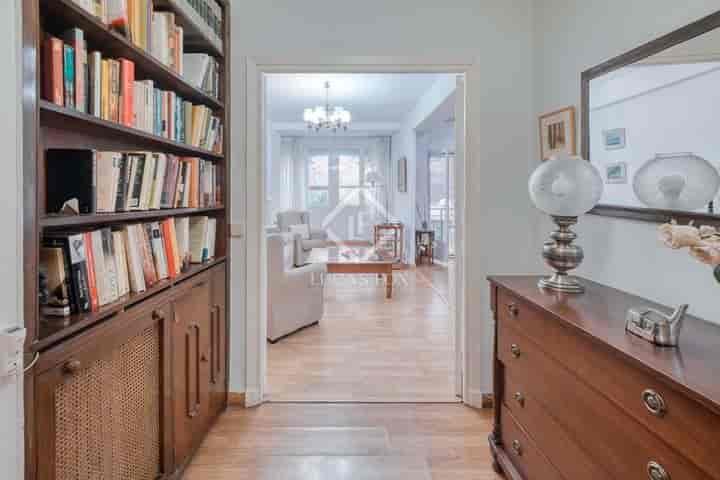 Stunning 205 m² Apartment in Jerónimos, Madrid - Your Dream Renovation Awaits!