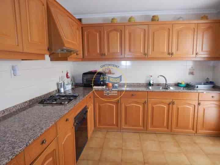 Bright & Spacious 3-Bedroom Apartment in Central Bocairent