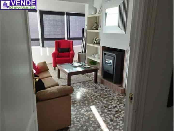 Stunning 3-Bedroom Apartment in El Jardín, Albacete