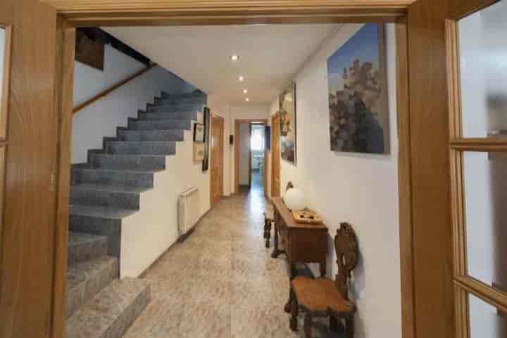 Spacious 6-Bed Villa in Campo Real, Madrid