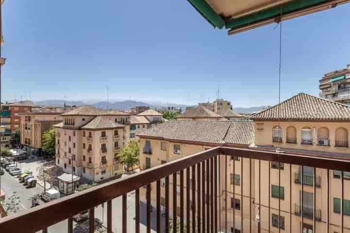 Amazing 5-Bedroom Apartment on Calle Alhamar