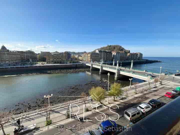 Stunning Apartment with Views in Gros, San Sebastián