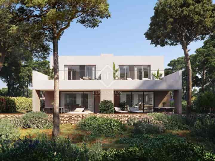 Coastal Elegance: Luxurious Villas & Apartments in Costa Dorada