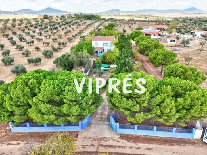 Encantadora Casa de Campo en el Corazón de la Naturaleza - 7,000 m² de Paraíso