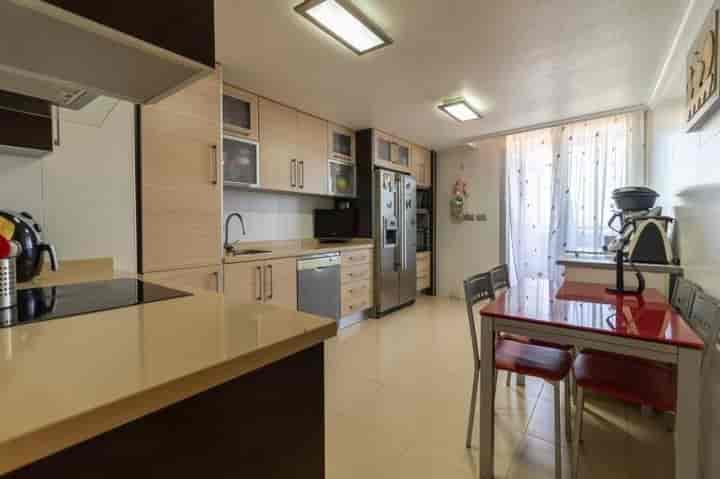 Charming and Spacious 3-Bedroom Apartment in Lobosillo