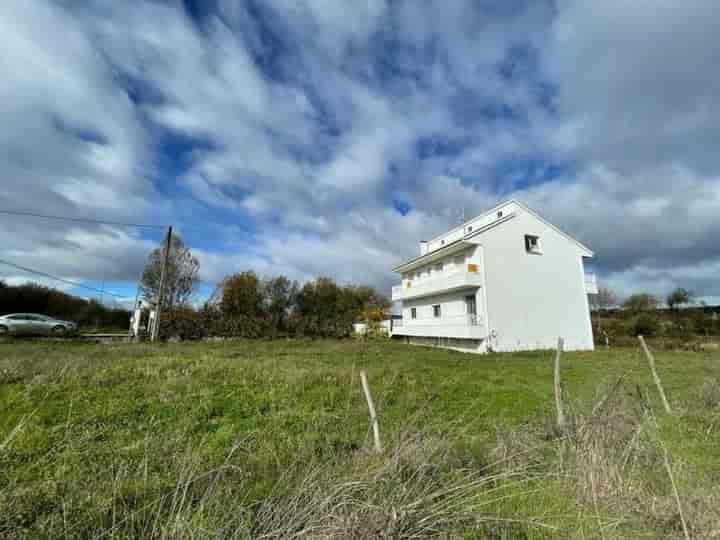 Charming Chalet in Magaz de Abajo, Pueblo – 320 m² with Land