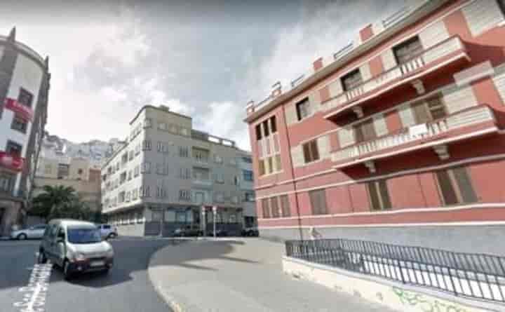 Spacious Triana Apartment with Parking Potential