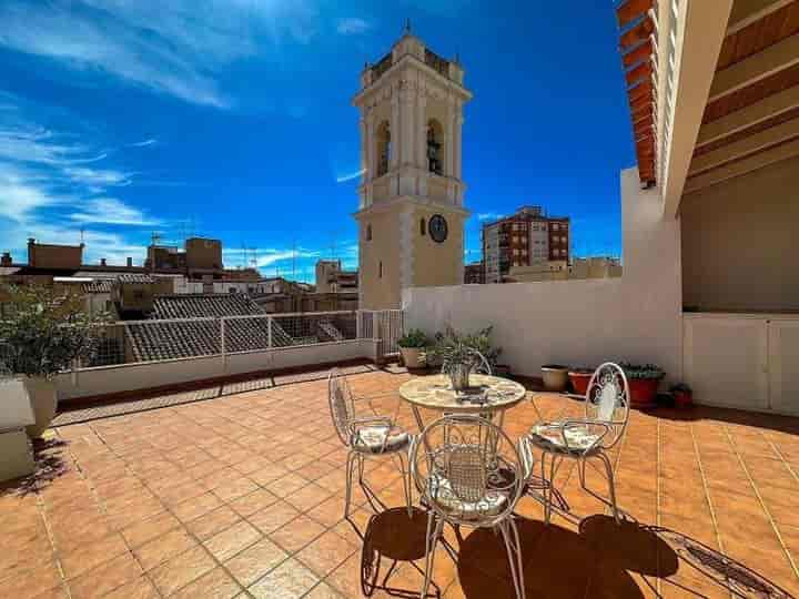 Stunning 3-Story Luxury Home in Central Almansa