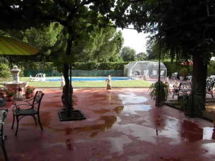 Charming Chalet with Pool in Miguelturra on 4,000 m² Lot