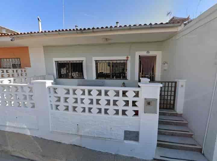 Spacious 4-Bedroom Townhouse in Hondon de las Nieves