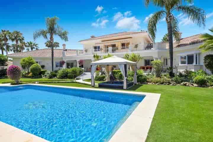 Stunning Villa in Nueva Andalucía with La Concha Views