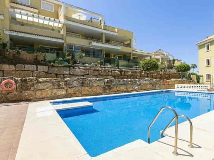 Luminoso appartamento con golf e montagna Vedute a Nueva Andalucía, Marbella