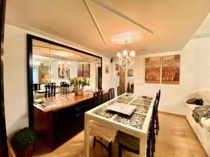 Sunny 3-Bed Apartment in San Pedro de Alcántara, Costa del Sol