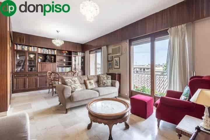 Stunning 4-Bedroom Apartment in San Antón, Granada