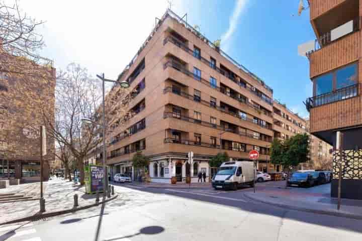 Spacious Apartment on Calle Trajano, Near Plaza Menorca