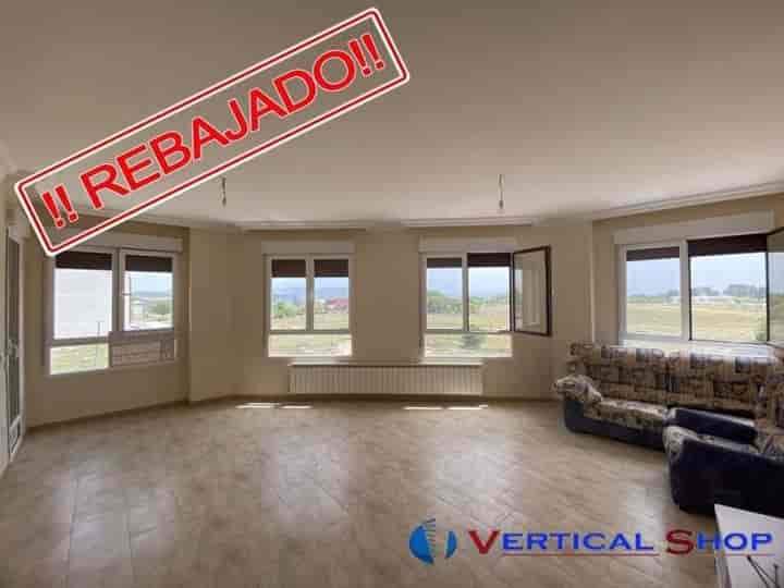 Spacious 4-Bedroom Apartment in Caudete, Albacete - Stunning Views!