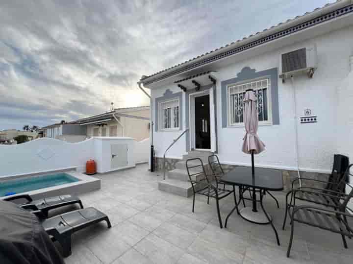 Charming Bungalow in Oakwood Neighborhood