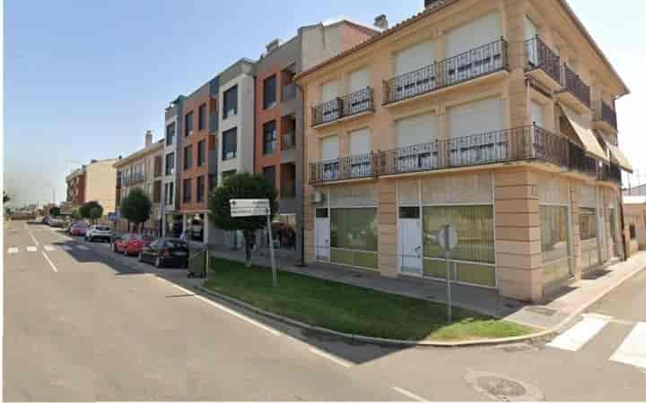 Charming 3-Bedroom Apartment with Parking in Ventas de Baños