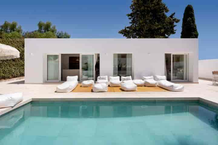 Stunning Villa in Nueva Andalucía: Your Modern Boho Paradise