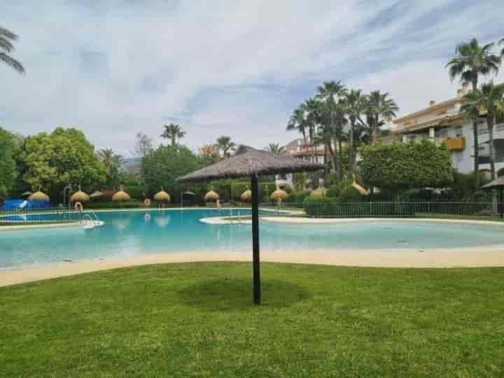 Sunny Apartment in der Nähe des Strandes in Dama de Noche, Marbella