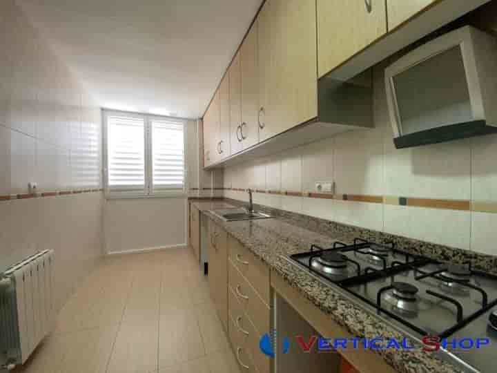 Spacious 3-Bedroom Apartment with Garage and Storage in Caudete, Albacete